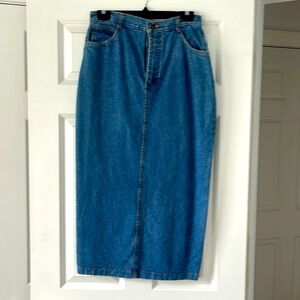 Not available til April

Ladies Denim skirt